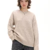 Beżowy gładki sweter