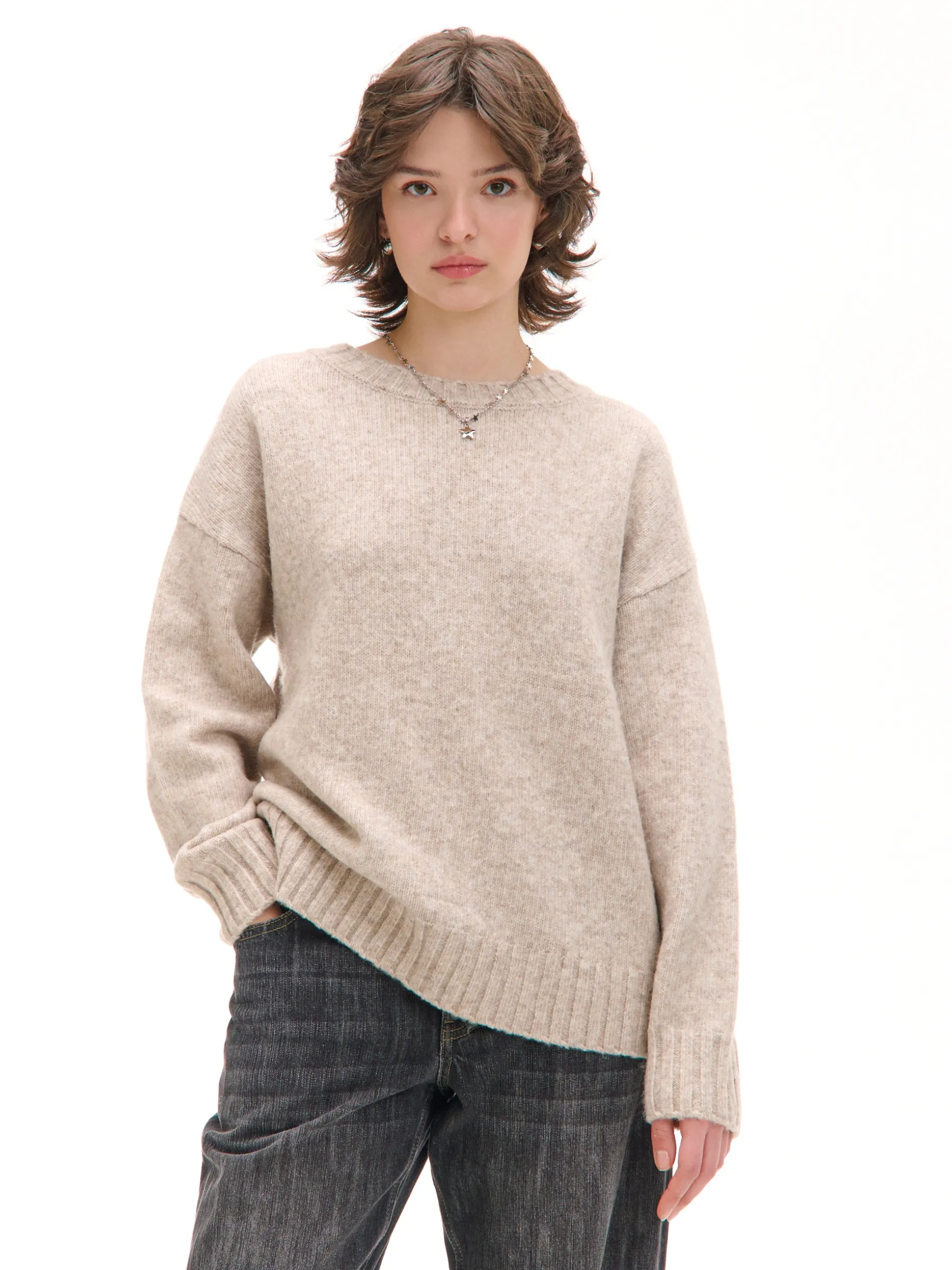 Beżowy gładki sweter