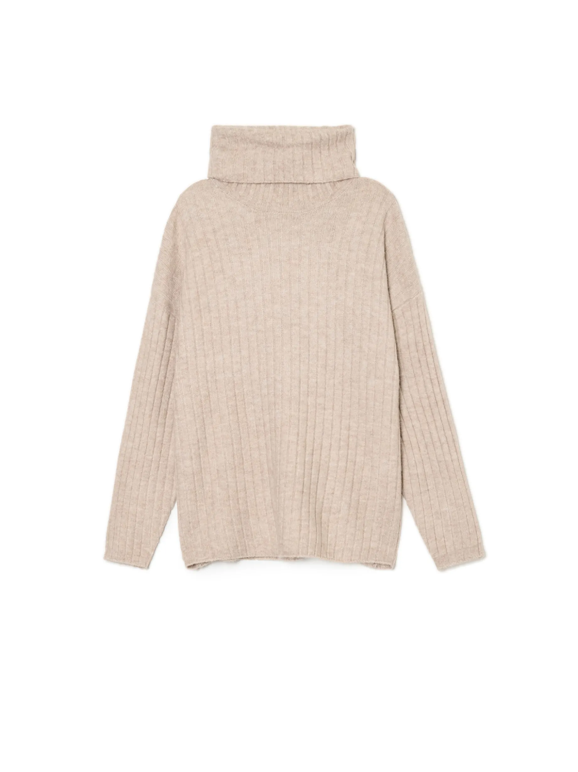 Beżowy sweter z golfem