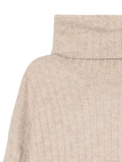 Beżowy sweter z golfem