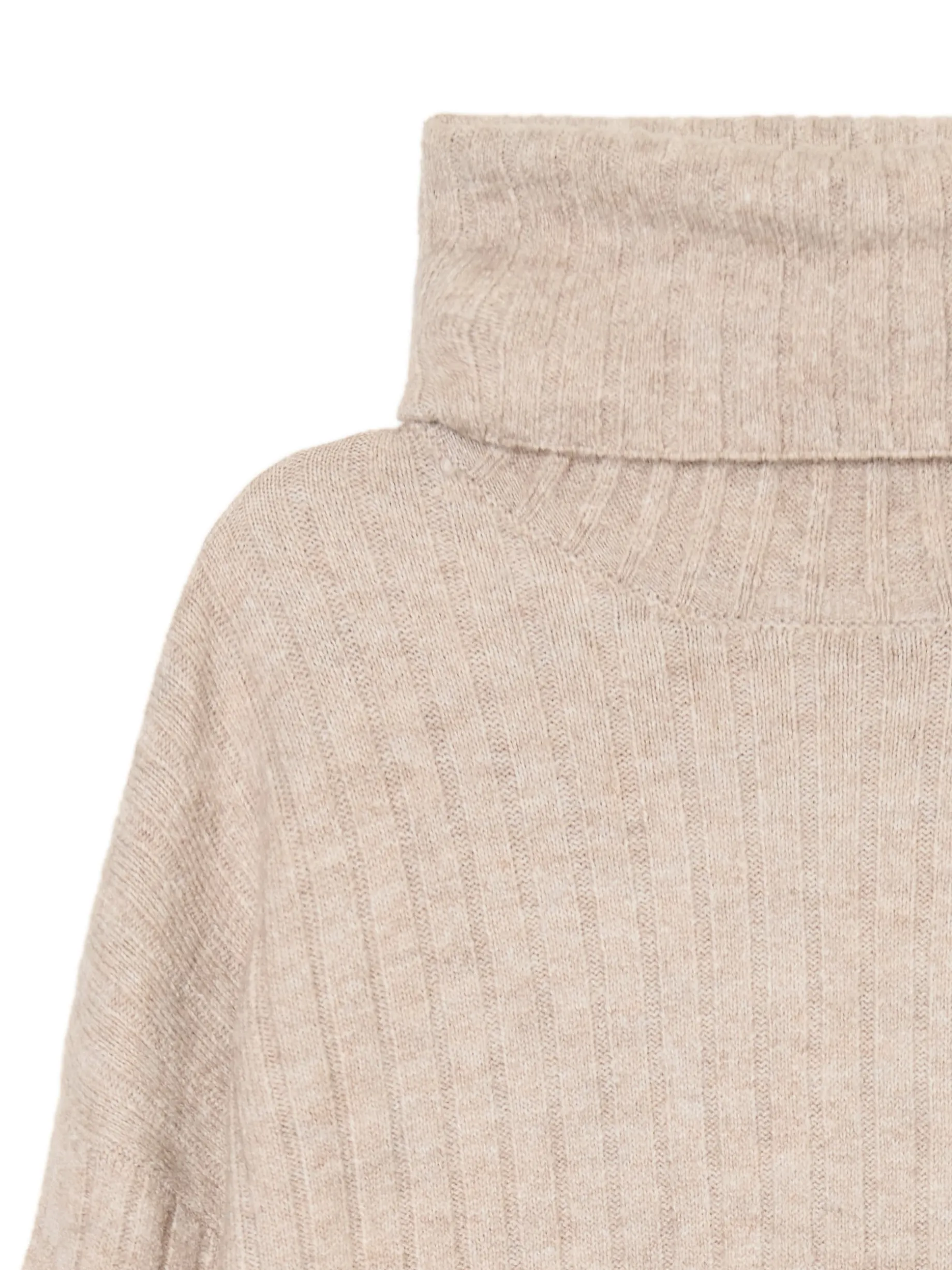 Beżowy sweter z golfem