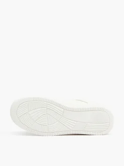 Białe sneakersy