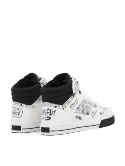 Białe sneakersy z nadrukami