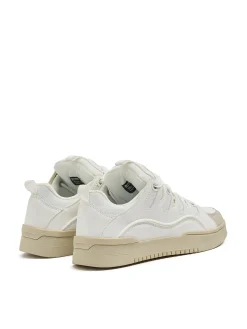 Białe sportowe sneakersy