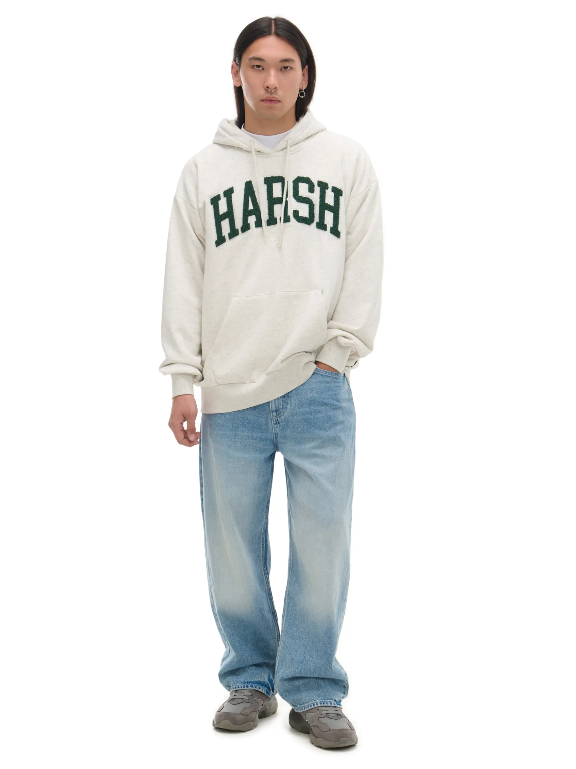 Bluza z kapturem i naszywkami