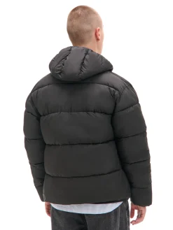 Czarna pikowana kurtka puffer