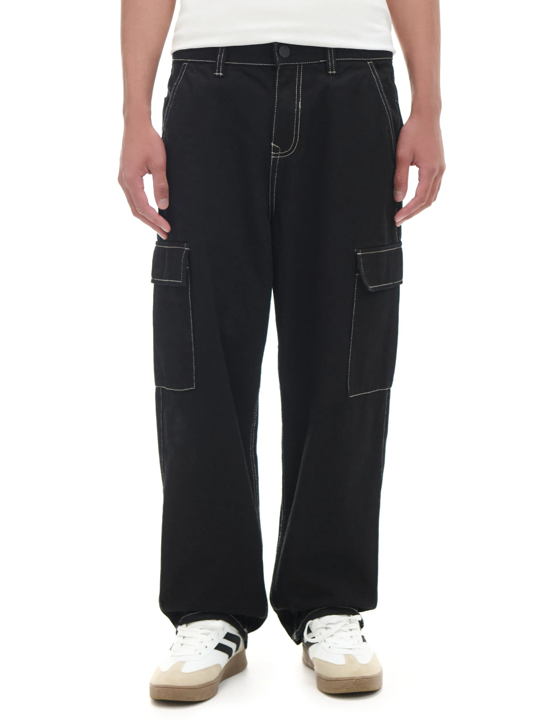 Czarne jeansy baggy z kieszeniami cargo