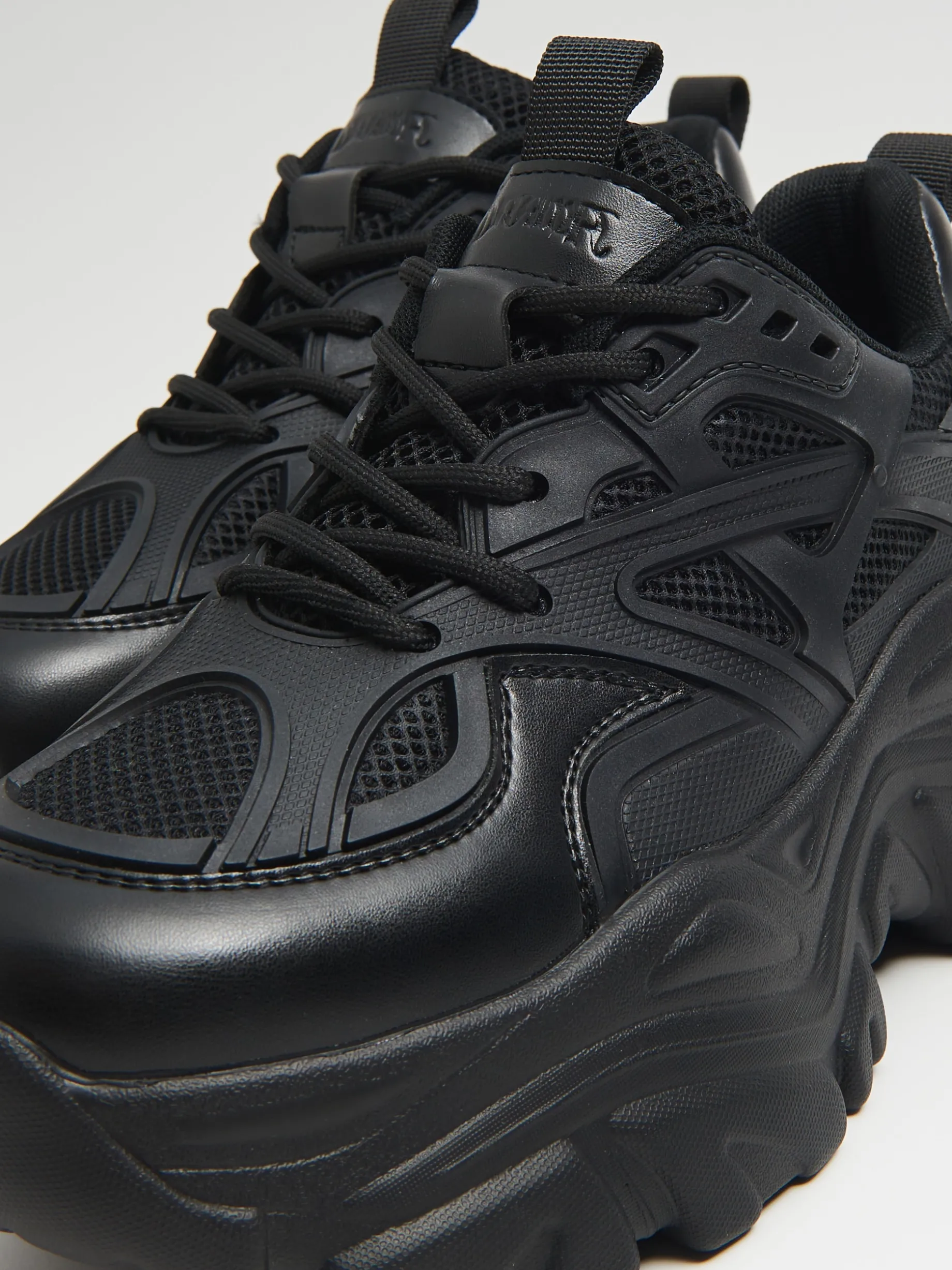 Czarne sneakersy chunky