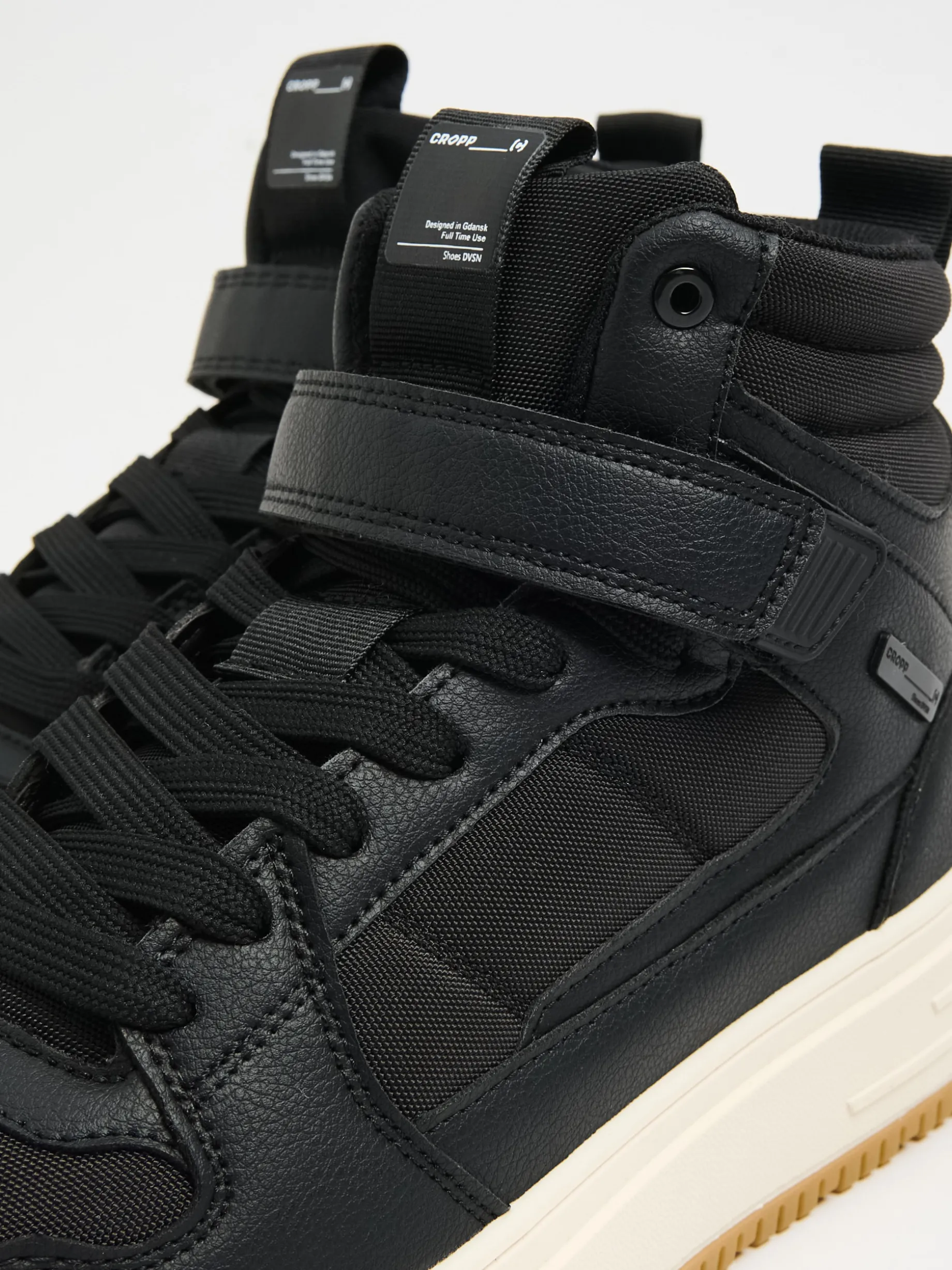 Czarne sneakersy za kostkę
