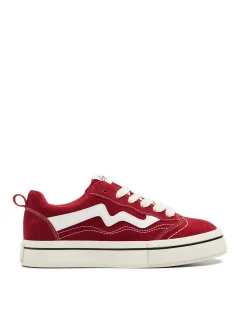 Czerwone sportowe buty