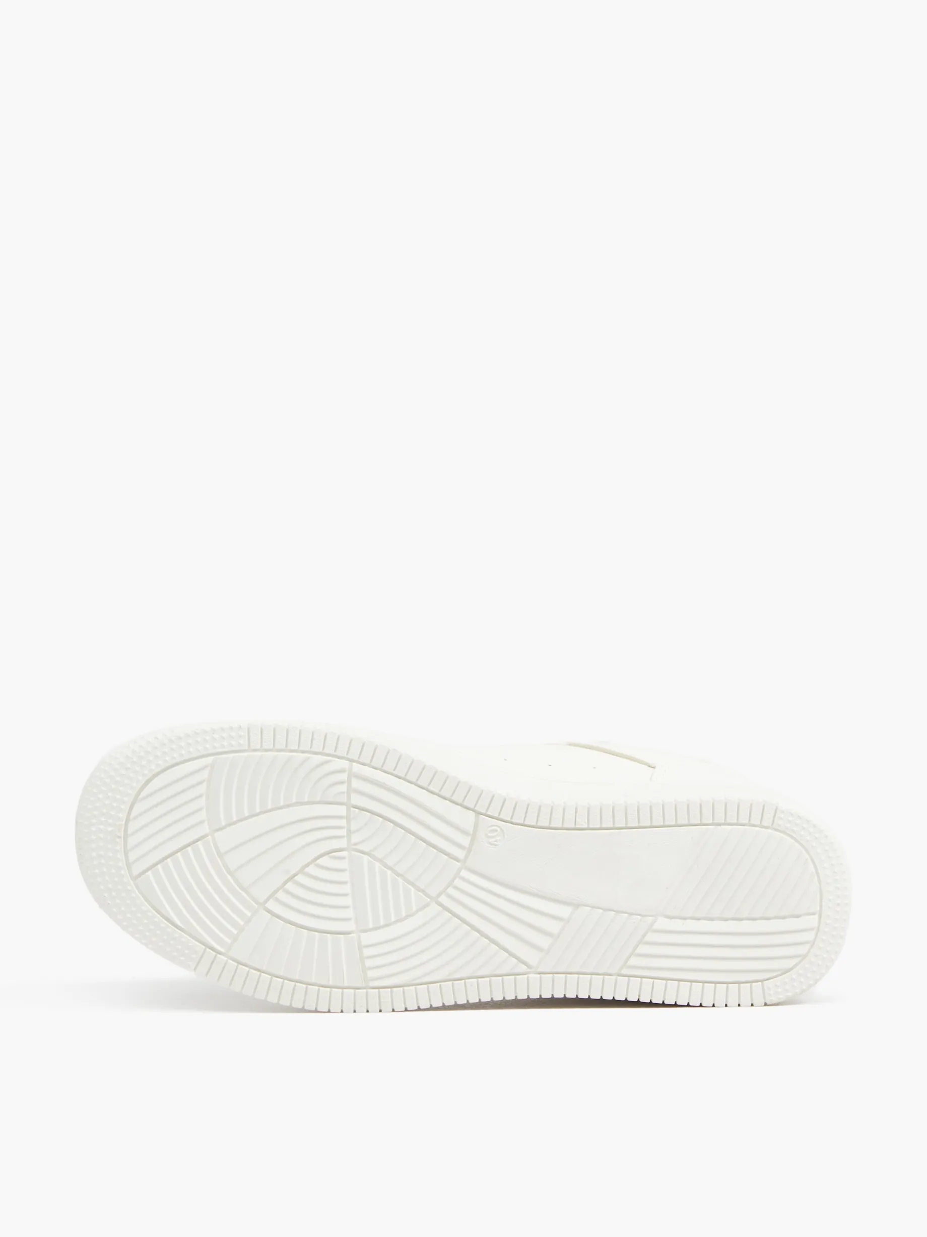 Gładkie białe sneakersy