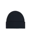 Granatowa czapka beanie z naszywką