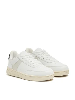 Jasne sportowe sneakersy