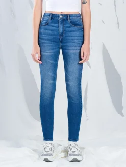 Jeansy skinny z kieszeniami