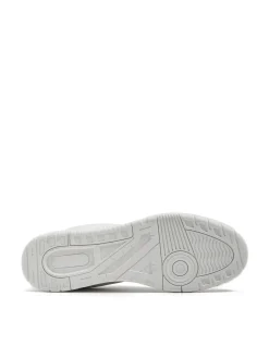 Klasyczne białe sneakersy