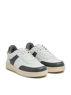 Kontrastowe sportowe sneakersy