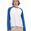 Koszulka longsleeve z niebieskimi rękawami