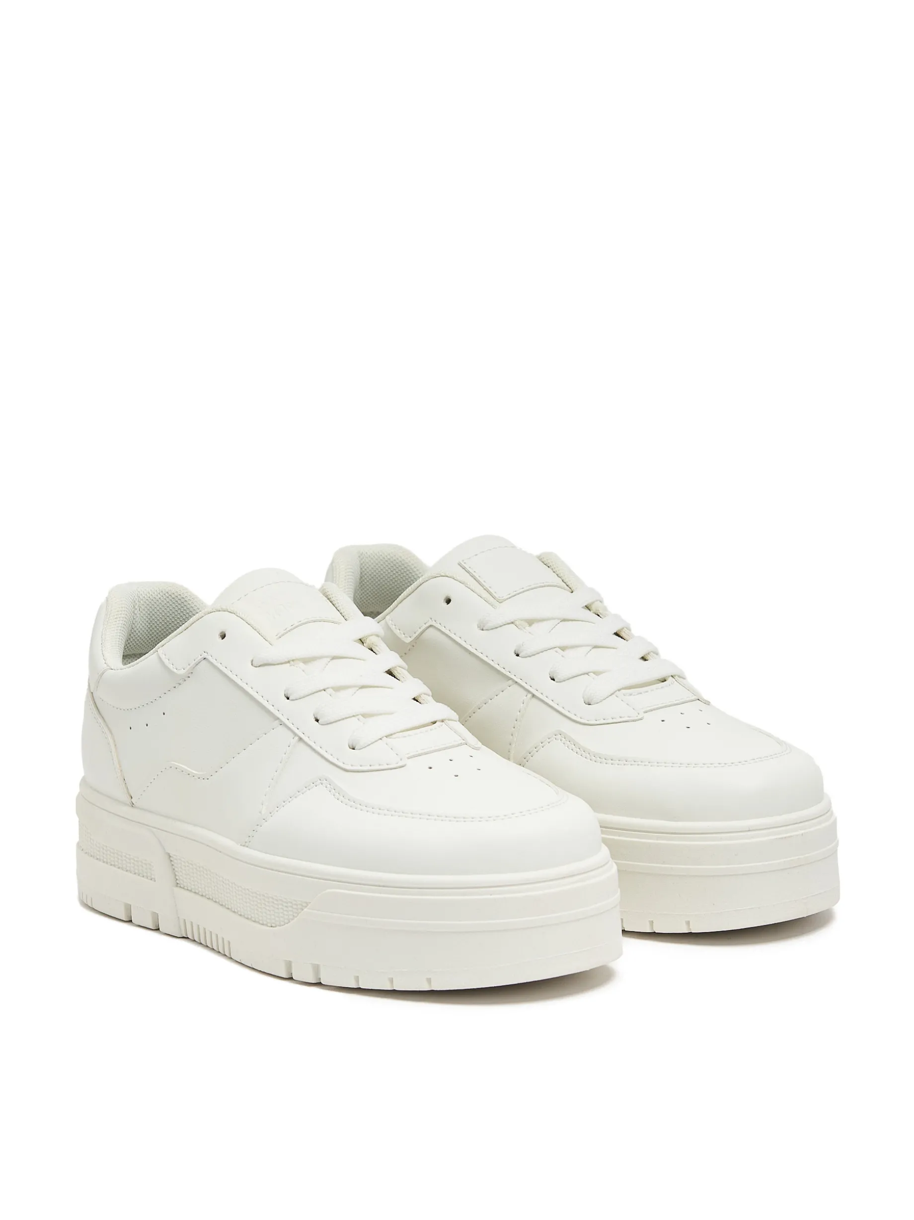 Lekkie białe sneakersy