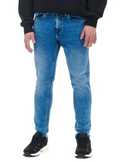 Niebieskie jeansy regular