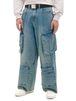 Niebieskie jeansy skater z kieszeniami