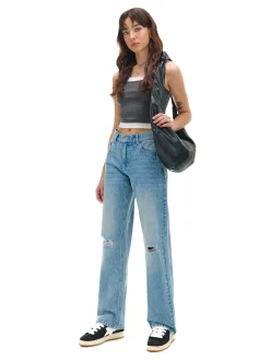 Niebieskie jeansy straight