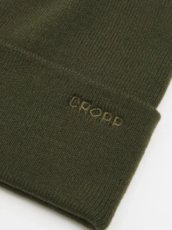 Oliwkowa czapka beanie z naszywką