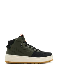 Oliwkowe sneakersy na solidnej podeszwie