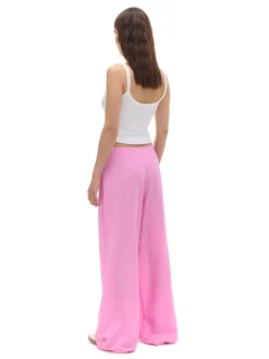 Różowe spodnie tailoring w paski