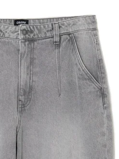 Szare jeansy skater