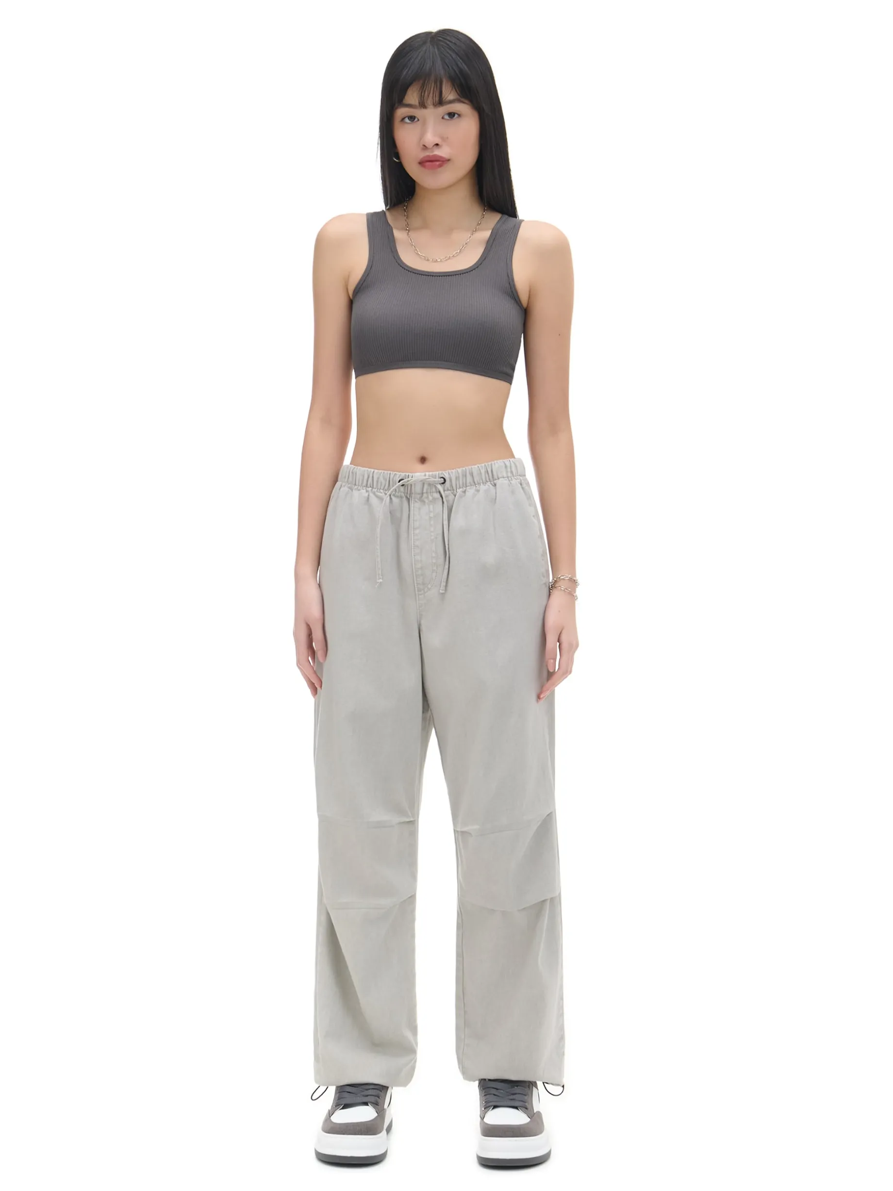Szary crop top na ramiączkach