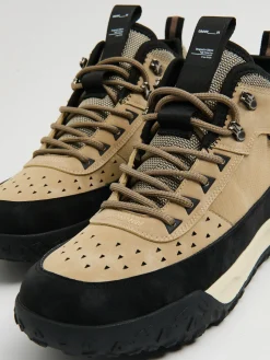 Wysokie beżowe sneakersy