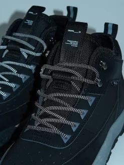 Wysokie czarne sneakersy
