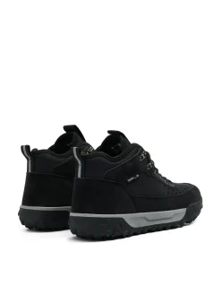 Wysokie czarne sneakersy