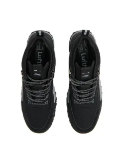 Wysokie czarne sneakersy